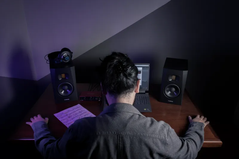 3 AM and Thriving: How Cat-Owning Indie Artists Are Turning Feline Night Shifts Into Their Most Productive Studio Hours